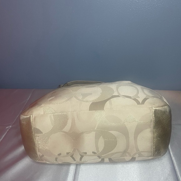 Authentic Coach Purse! #035COA - Picture 7 of 9